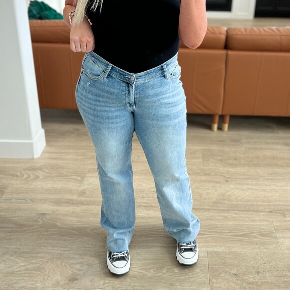 MILDRED HIGH RISE V FRONT WAISTBAND STRAIGHT JEANS - Picture 5 of 7